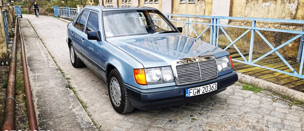 lubuskie Mercedes-Benz Klasa E cena 21900 przebieg: 138000, rok produkcji 1988 z Choszczno